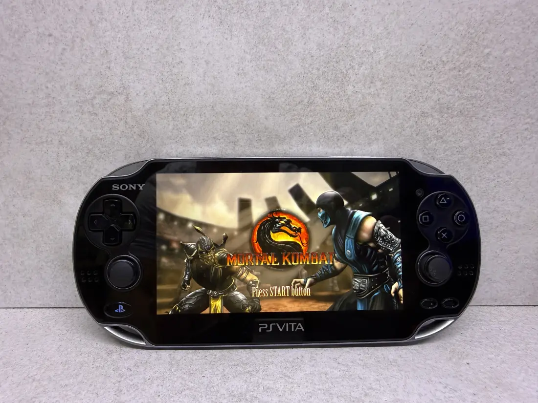 PS Vita OLED > 128gb / 580 igara / + Emulatori