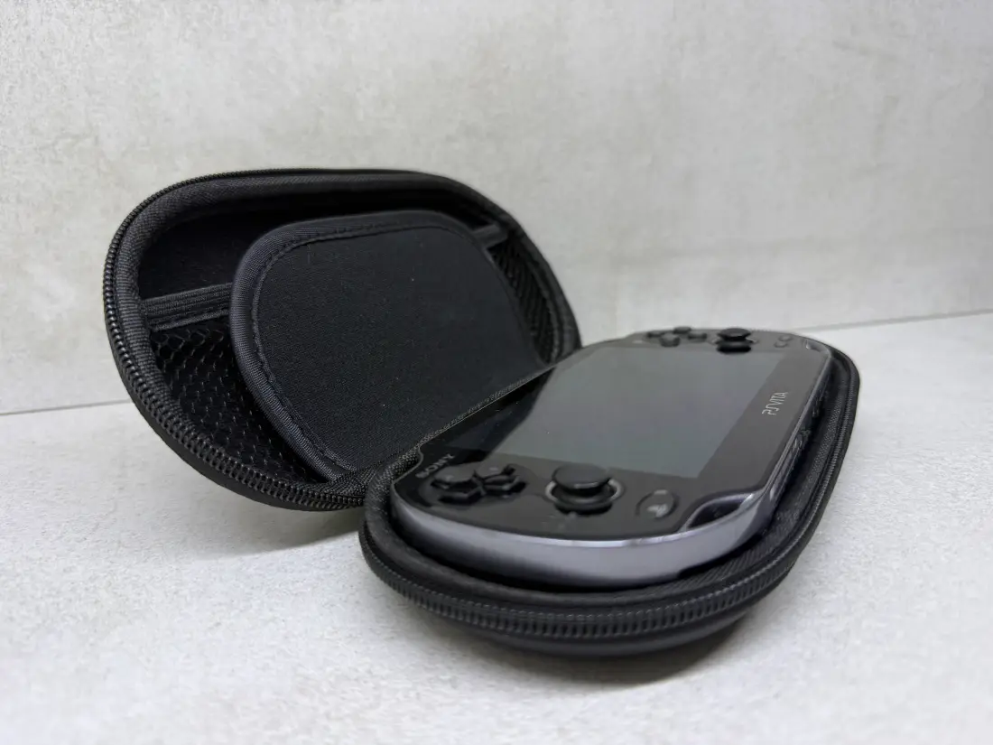 PS Vita OLED > 256gb / 689 igara / + Emulatori