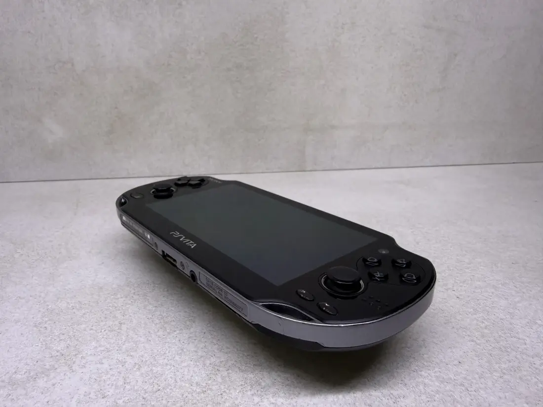 PS Vita OLED > 256gb / 689 igara / + Emulatori