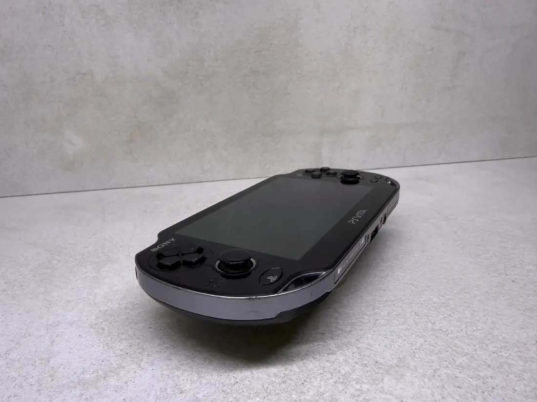 PS Vita OLED > 256gb / 689 igara / + Emulatori
