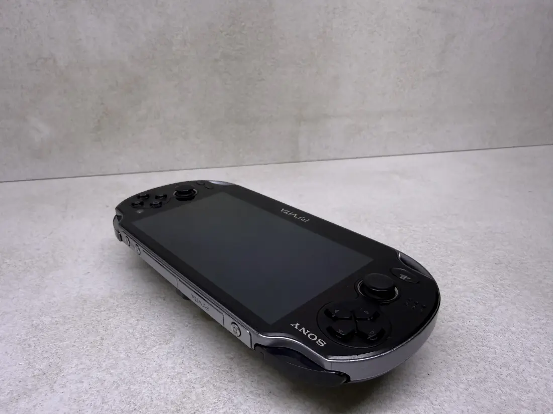 PS Vita OLED > 256gb / 689 igara / + Emulatori