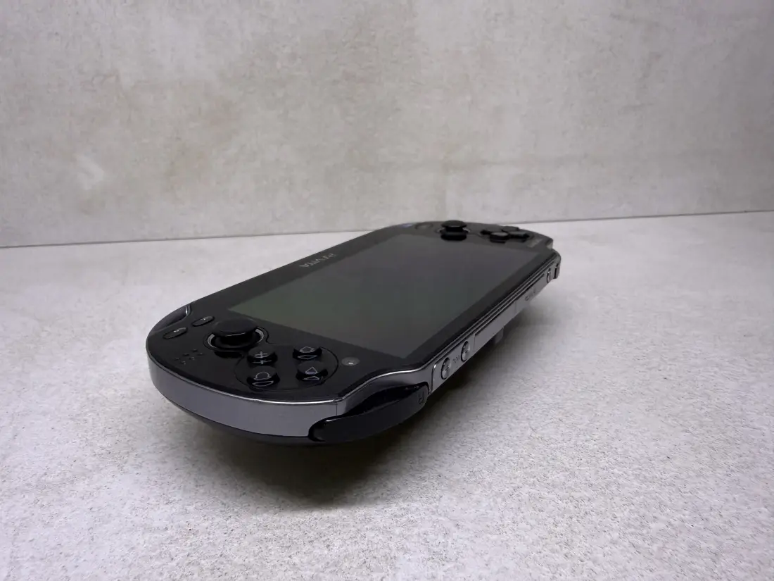 PS Vita OLED > 256gb / 689 igara / + Emulatori