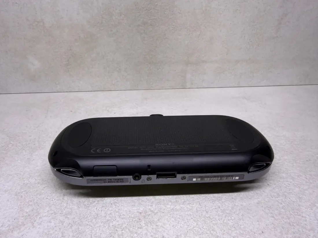 PS Vita OLED > 256gb / 689 igara / + Emulatori