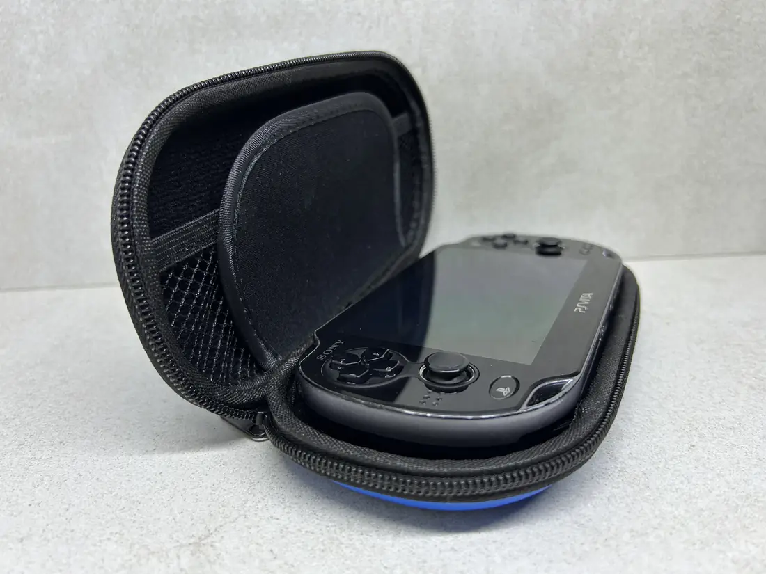 PS Vita OLED > 512gb / 879 igara / + Emulatori