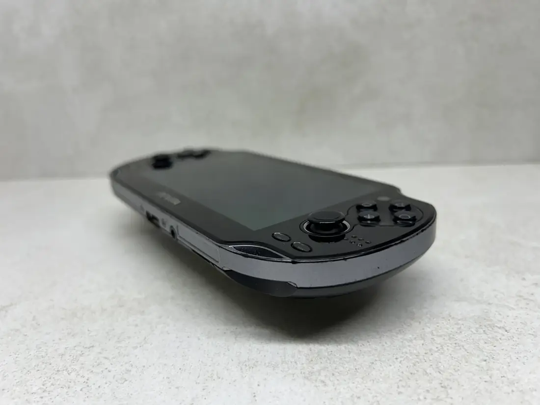 PS Vita OLED > 512gb / 879 igara / + Emulatori