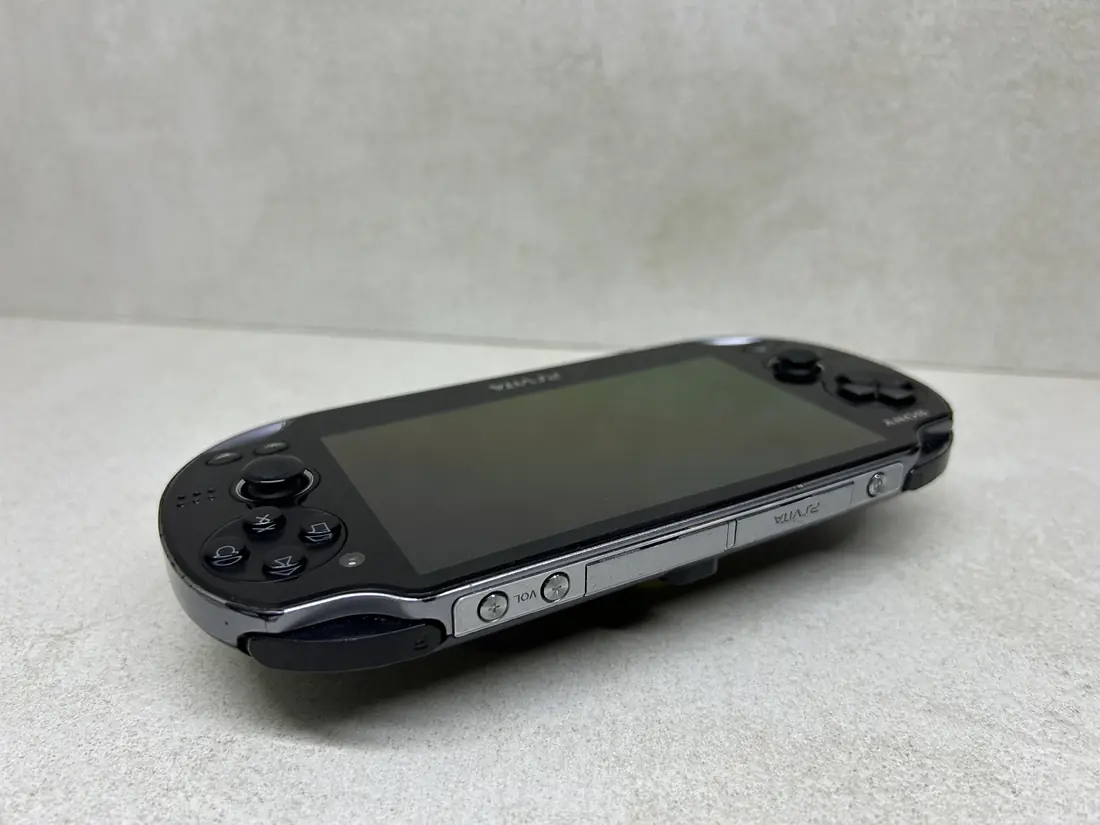 PS Vita OLED > 512gb / 879 igara / + Emulatori
