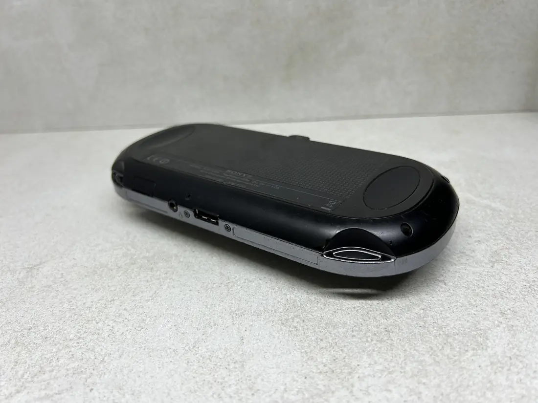 PS Vita OLED > 512gb / 879 igara / + Emulatori