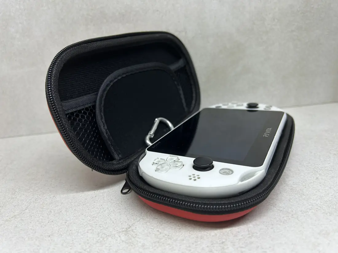 PS Vita LCD > 128gb / 580 igara / + Emulatori