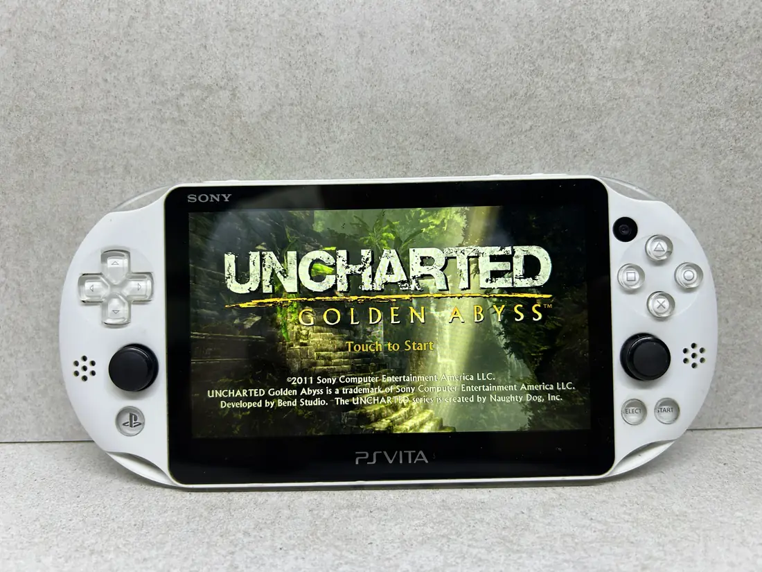 PS Vita LCD > 128gb / 580 igara / + Emulatori