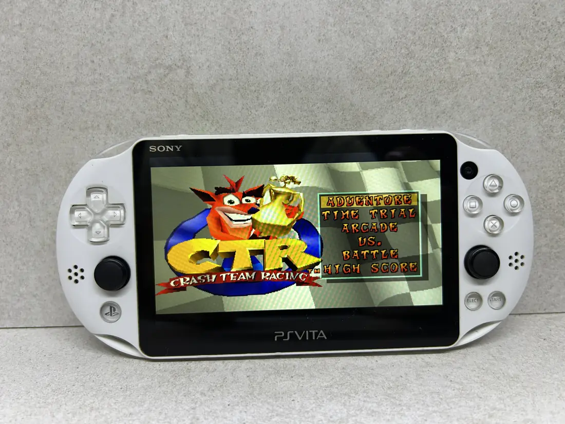 PS Vita LCD > 128gb / 580 igara / + Emulatori