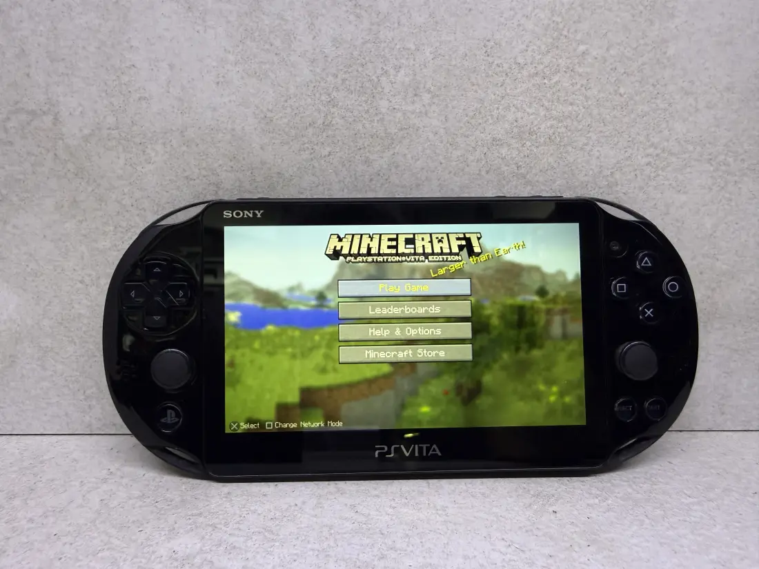 PS Vita LCD > 128gb / 580 igara / + Emulatori