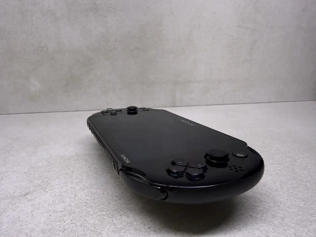 PS Vita LCD > 128gb / 580 igara / + Emulatori