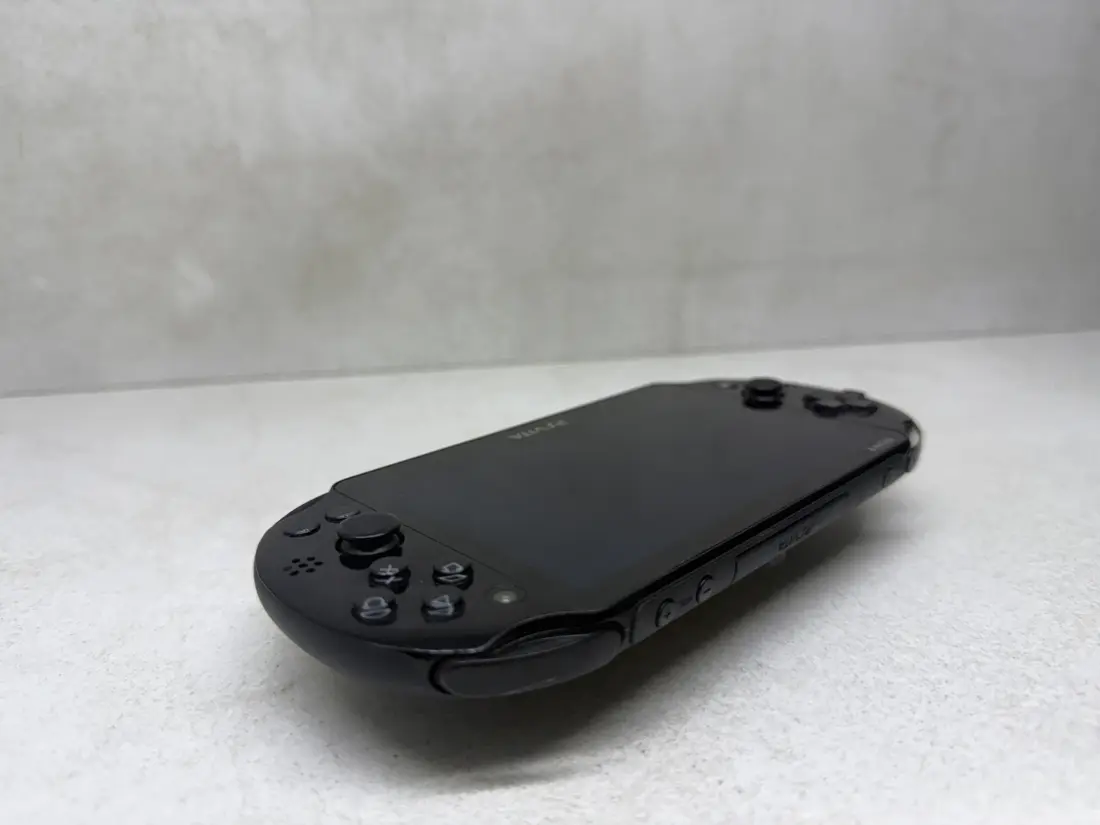 PS Vita LCD > 128gb / 580 igara / + Emulatori