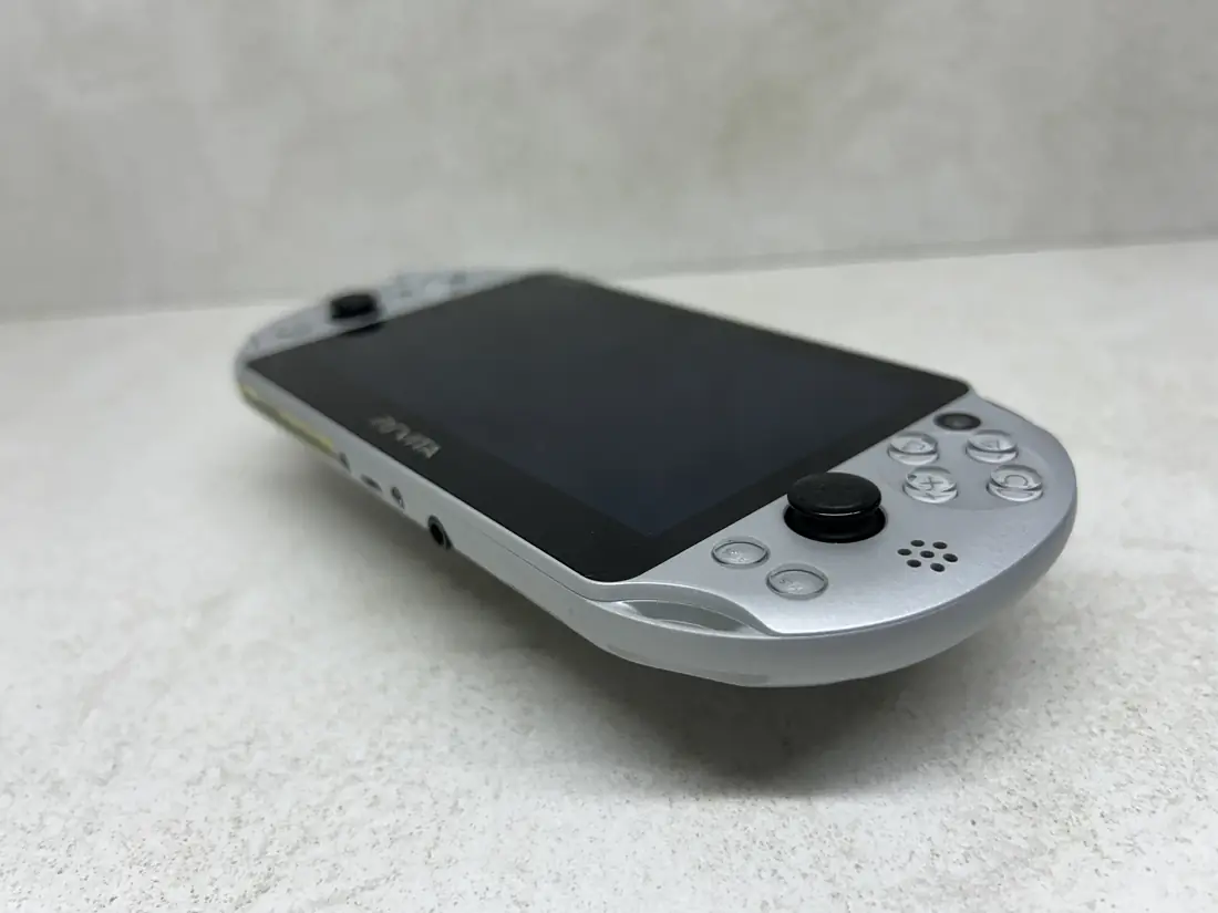 PS Vita LCD > 256gb / 689 igara / + Emulatori