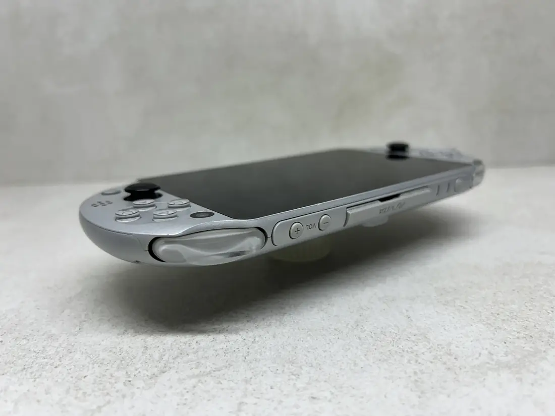 PS Vita LCD > 256gb / 689 igara / + Emulatori