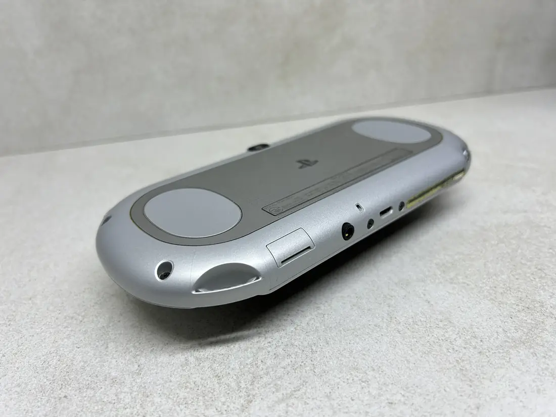 PS Vita LCD > 256gb / 689 igara / + Emulatori