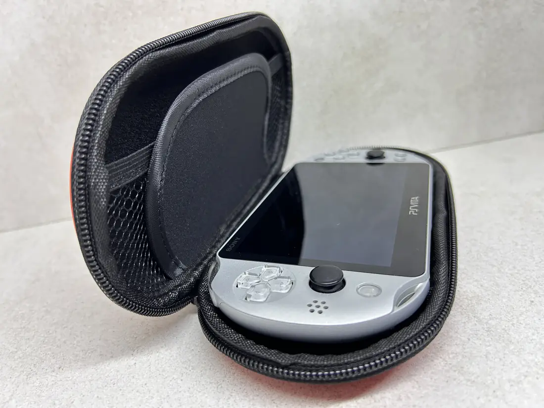 PS Vita LCD > 256gb / 689 igara / + Emulatori