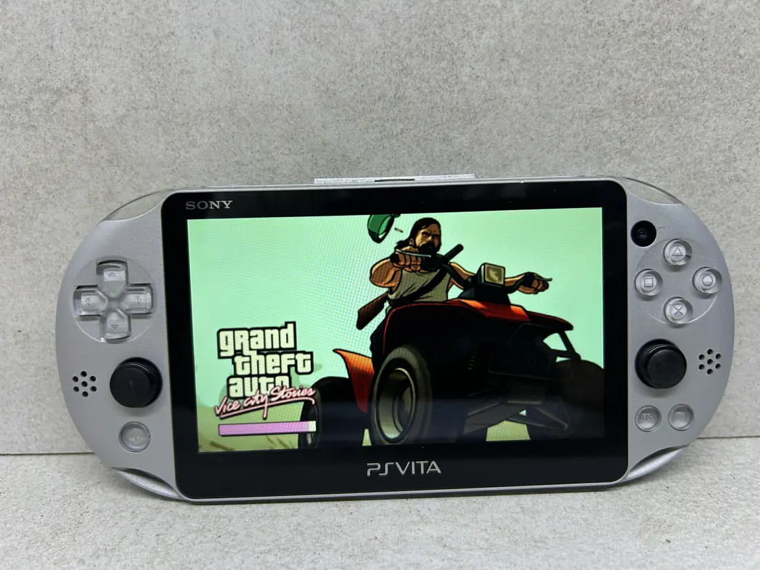 PS Vita LCD > 256gb / 689 igara / + Emulatori