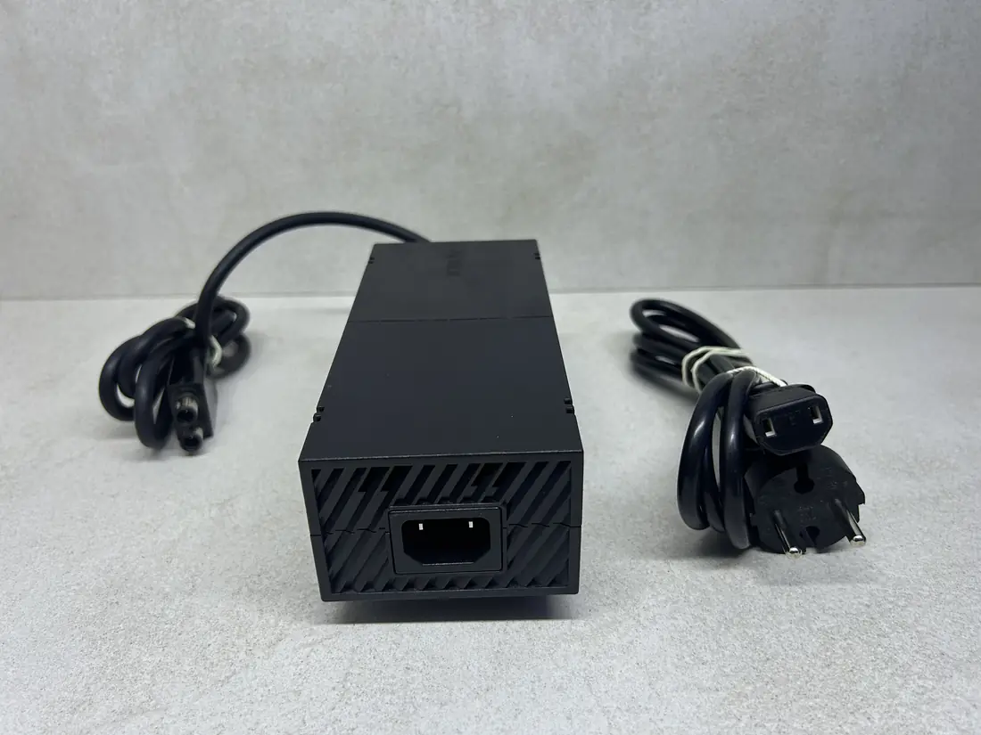 XBOX One > Adapter / Napajanje + Kabl / 12V 16.5A / ORIGINAL