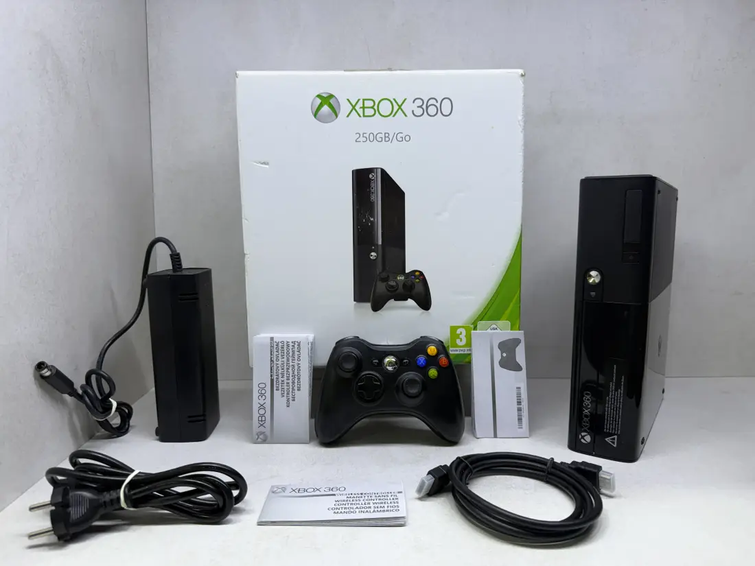 XBOX 360 E Slim > 500gb / 150 igara / GTA V + Minecraft … / + Kutija