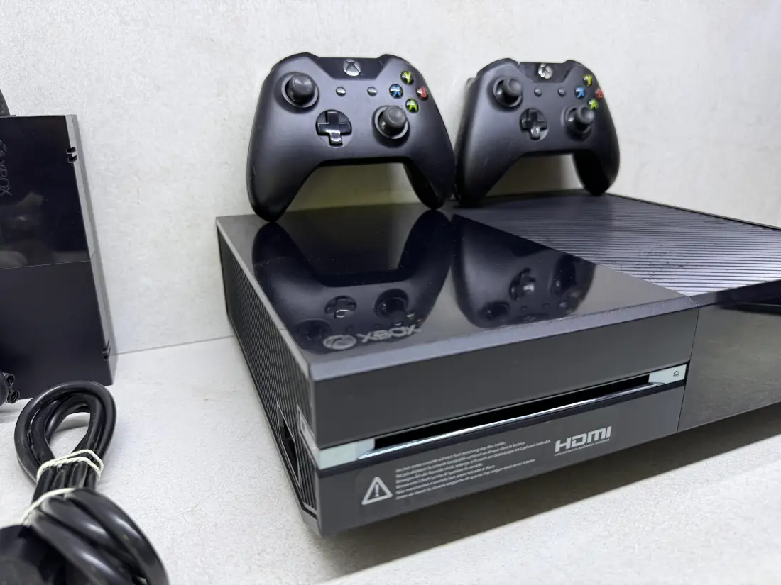 XBOX One > 500gb / Fortnite + Roblox + eFootbal …