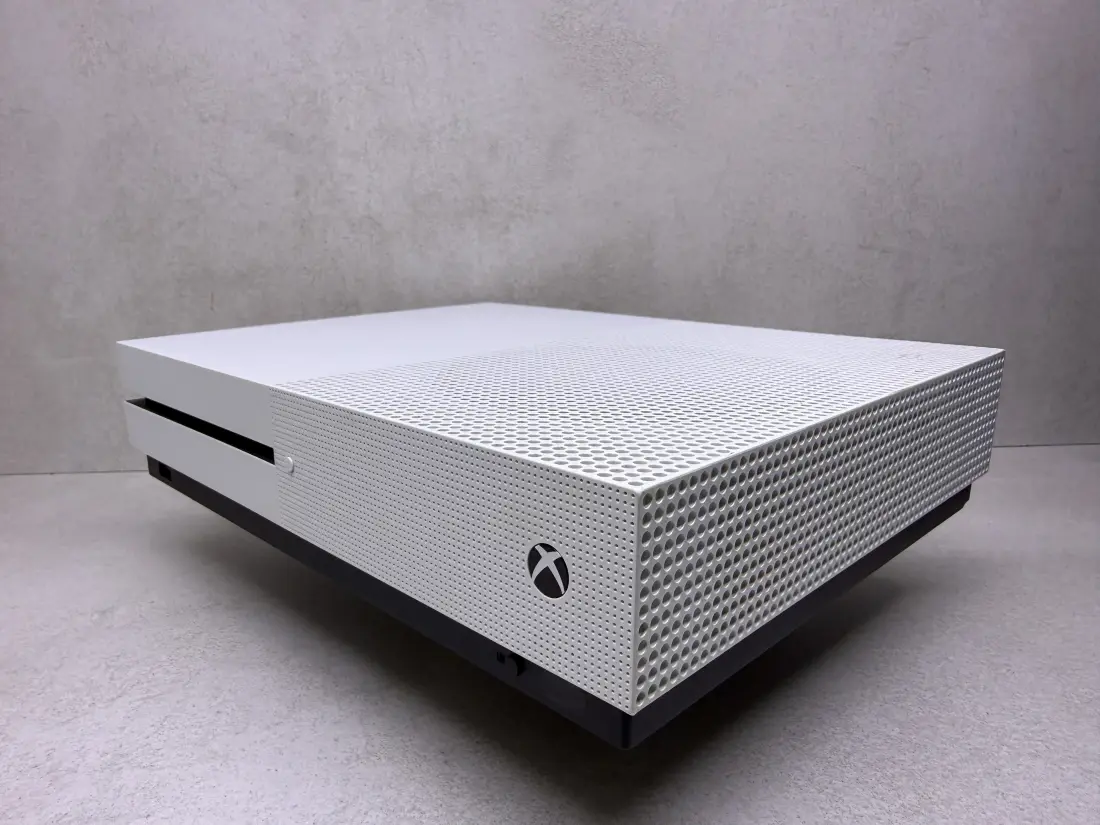 XBOX One S > 500gb / Fortnite + Roblox + eFootbal …