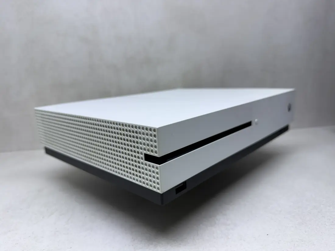 XBOX One S > 500gb / Fortnite + Roblox + eFootbal …