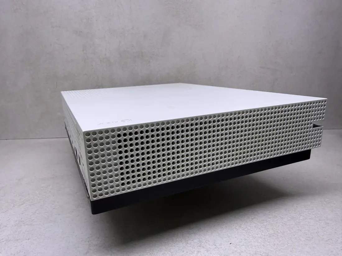 XBOX One S > 500gb / Fortnite + Roblox + eFootbal …