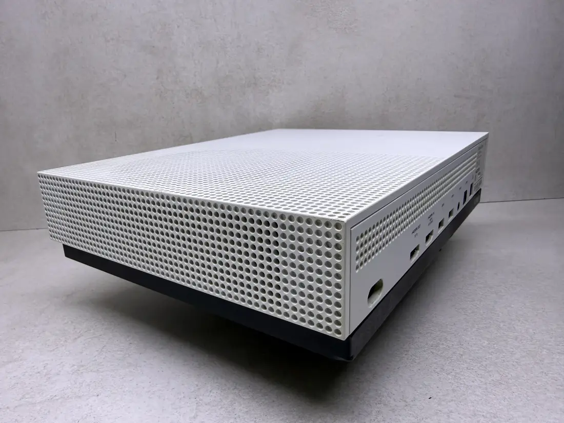 XBOX One S > 500gb / Fortnite + Roblox + eFootbal …