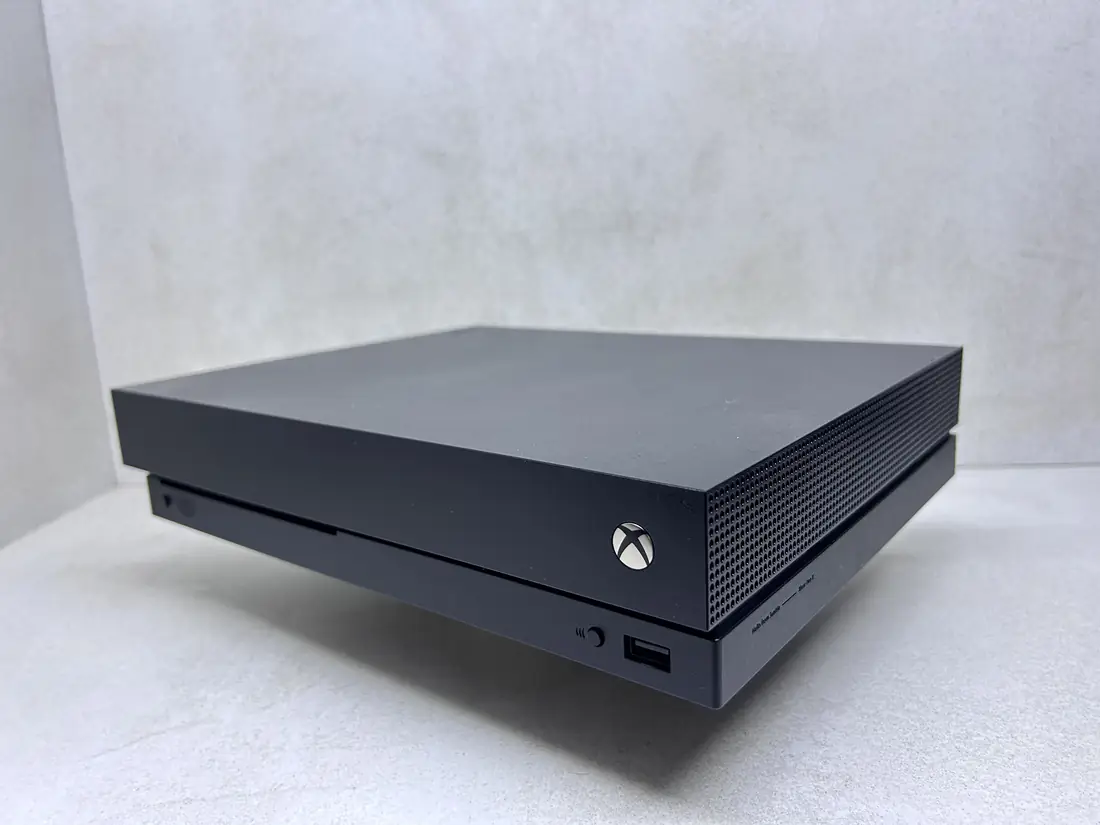 XBOX One X > 1TB / Fortnite + Roblox + eFootbal …