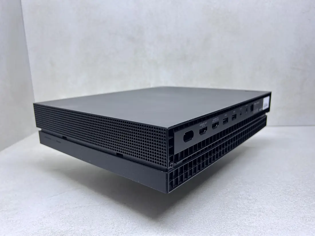 XBOX One X > 1TB / Fortnite + Roblox + eFootbal …