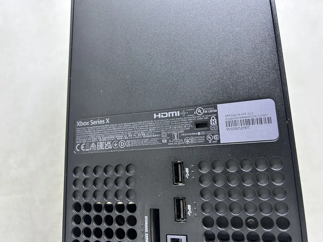 XBOX Series X > 1TB / Fortnite + Roblox …